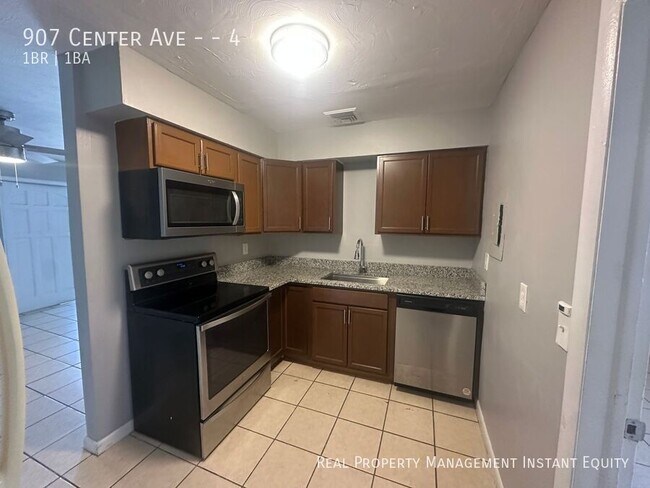 Foto del edificio - 907 Center Ave