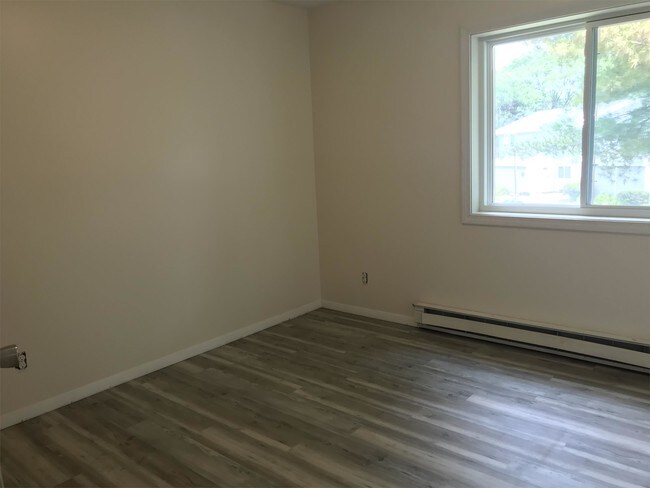 Building Photo - G4 Grandview Dr