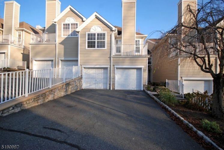 16 Springholm Dr, Berkeley Heights, NJ 07922 Condo for Rent in Berkeley Heights, NJ