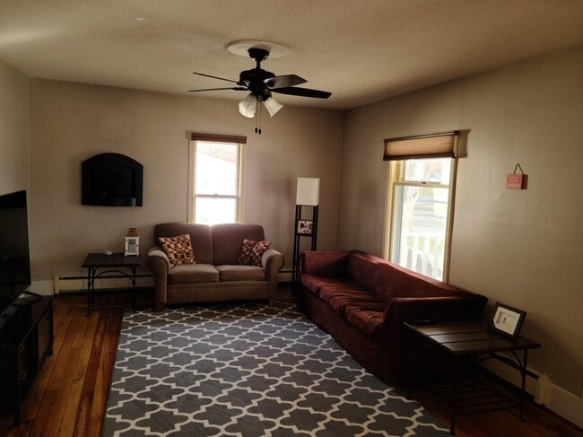 Foto del edificio - 405 E Grand River Ave