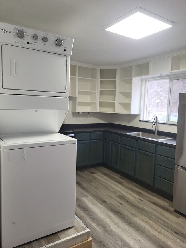 Foto del edificio - 244 Westwood Rd