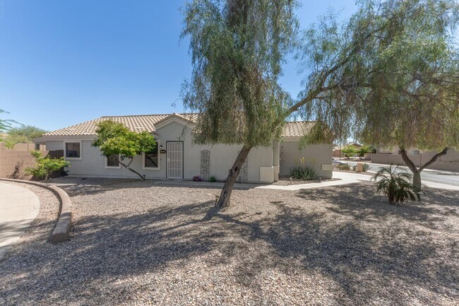 Building Photo - 993 S 239th Dr