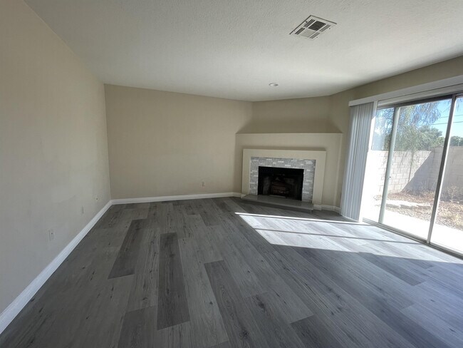 Building Photo - 6250 W Flamingo Rd
