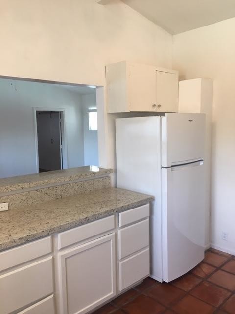 Building Photo - 561 Highland Dr