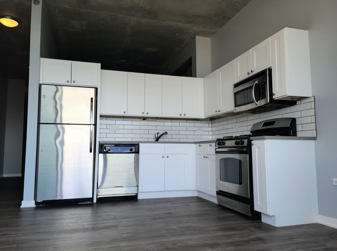 Foto principal - 235 W Van Buren St
