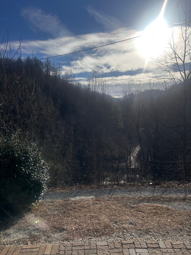 Foto del edificio - 2080 Silvermine Rd