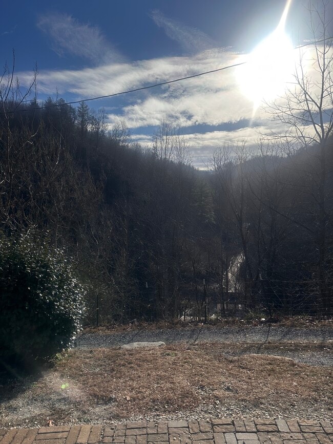 Photo - 2080 Silvermine Rd House