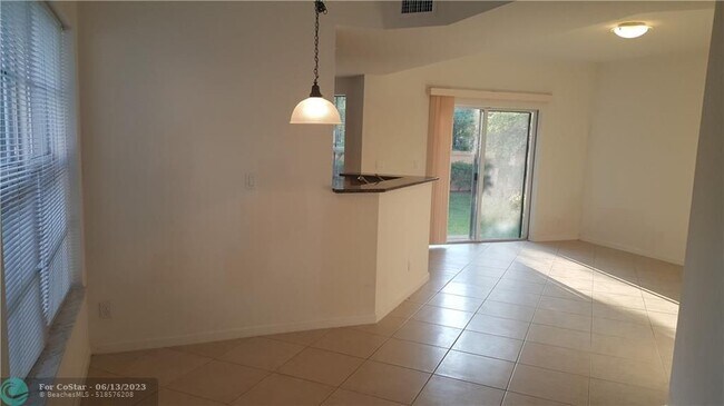 Foto del edificio - 1731 NE 6th St