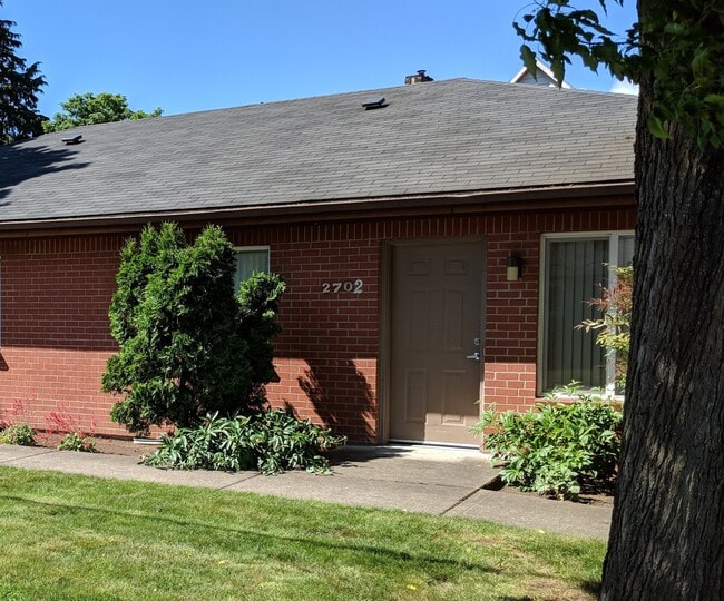 2700/2702 E. 32nd Street - 2700/2702 E. 32nd Street Apartment