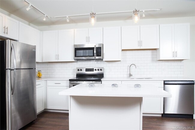 Building Photo - 35 Van Nydeck Ave