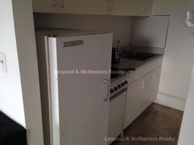 Building Photo - Studio on Mount Vernon St., NO FEE