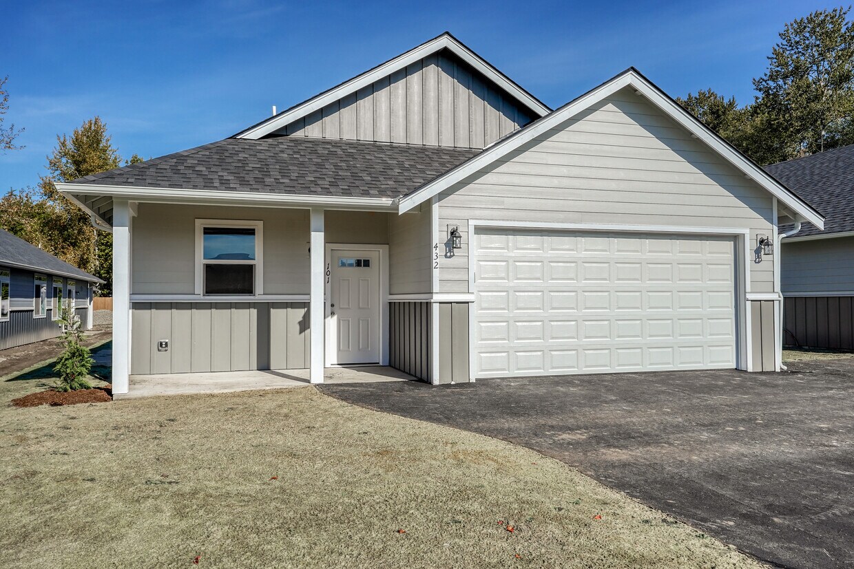 432 B St, Blaine, WA 98230 Townhome Rentals in Blaine WA