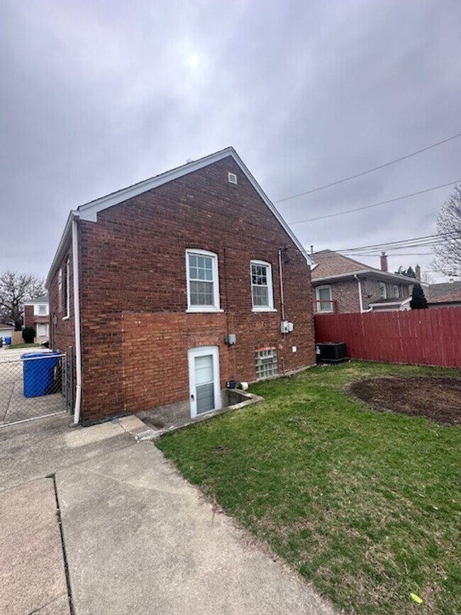 Foto del edificio - Midway 3 bedroom 2 bathroom House