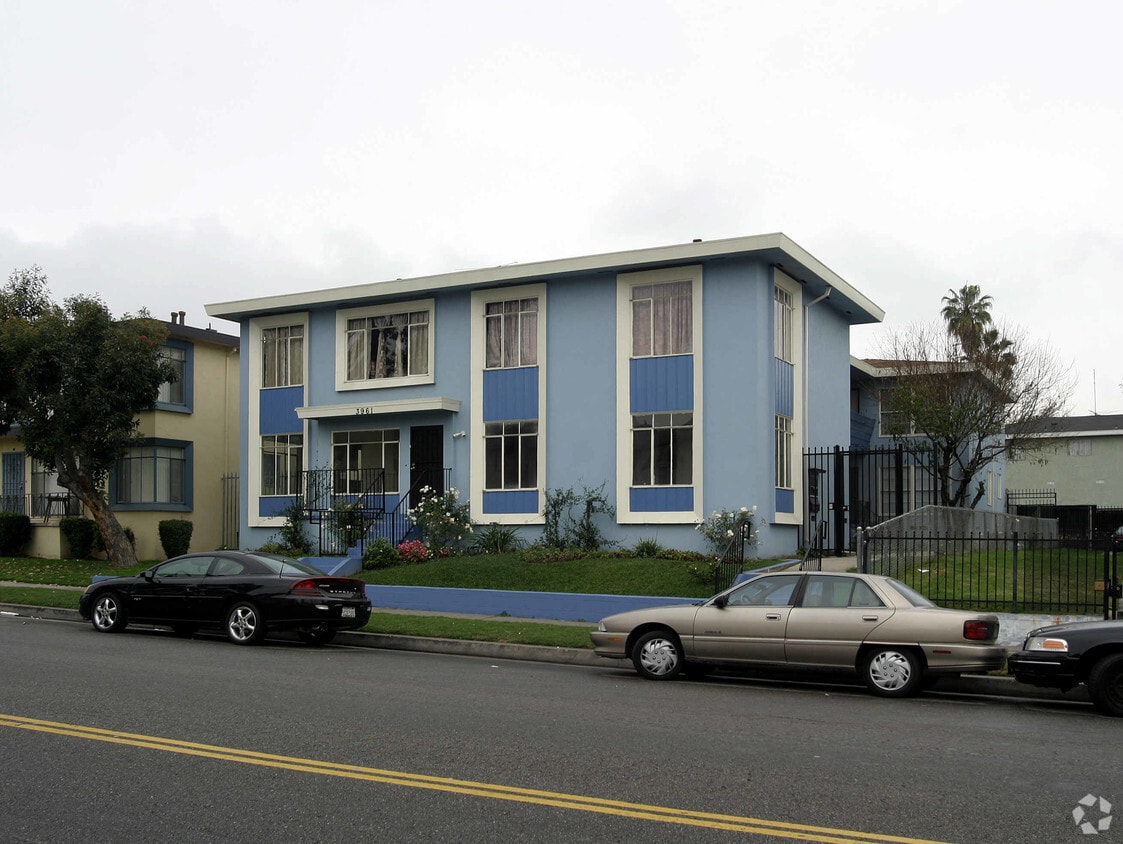Primary Photo - 3961 Hillcrest Dr