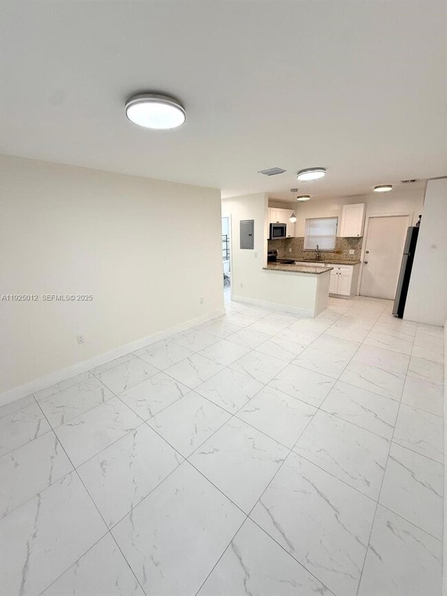 Foto del edificio - 335 NW 32nd St