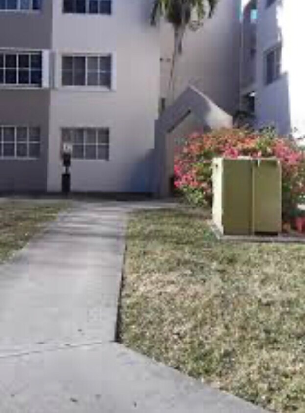 Foto del edificio - 6155 NW 186th St