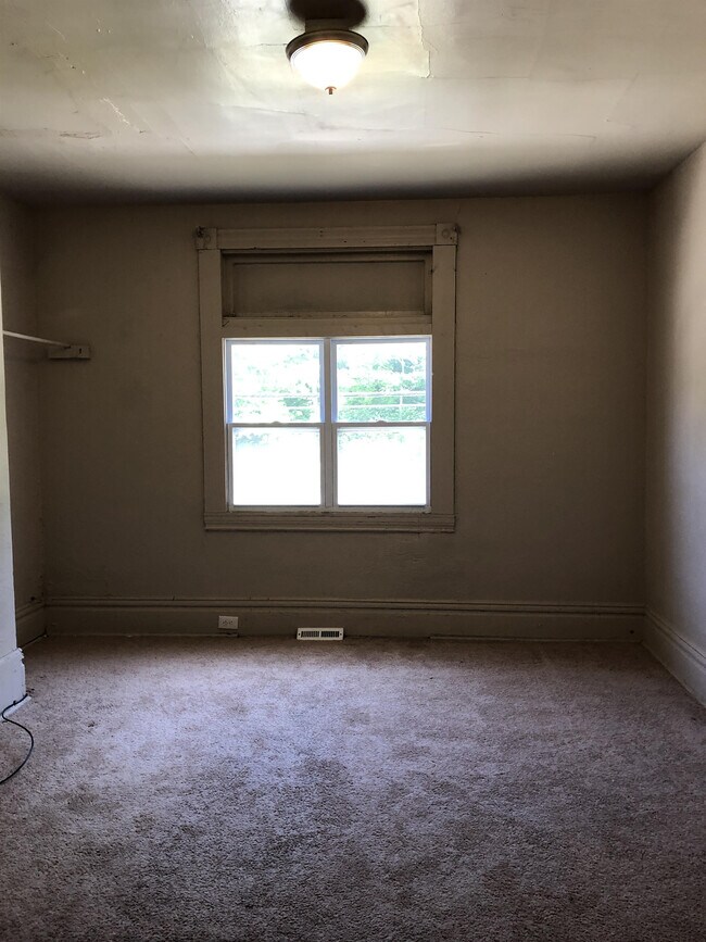 Building Photo - 1255 Chartiers Ave