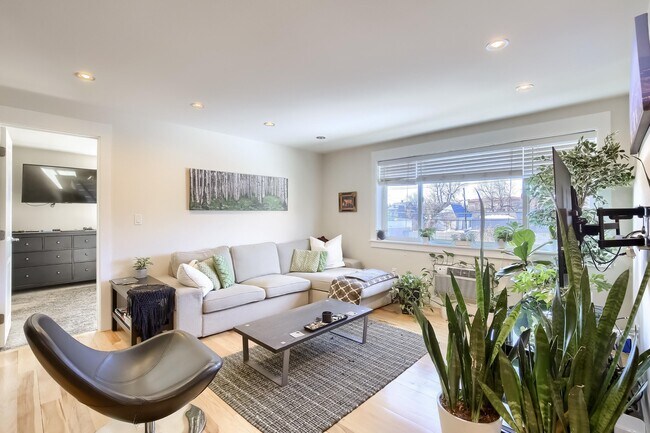 living room 2 - 2460 W Caithness Plz