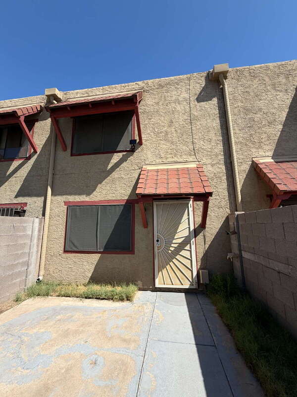 Foto del edificio - 2724 W McLellan Blvd
