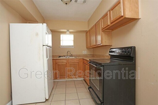 Building Photo - 2460 W Shane St