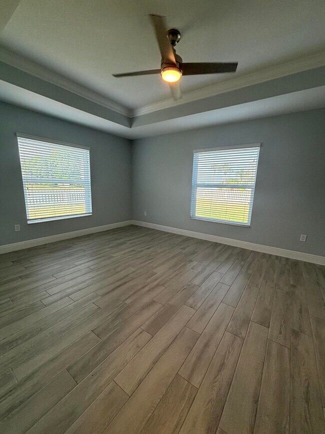 Foto del edificio - 2501 SE Mariposa Ave