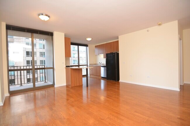 Building Photo - 635 N Dearborn St