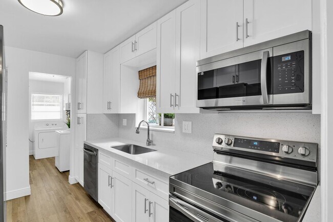 Foto del edificio - 702 Sunset Dr