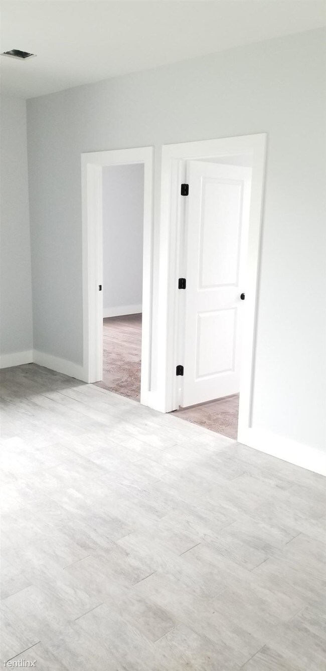 Building Photo - 3 br, 1 bath  - 179 21st St Apt 1