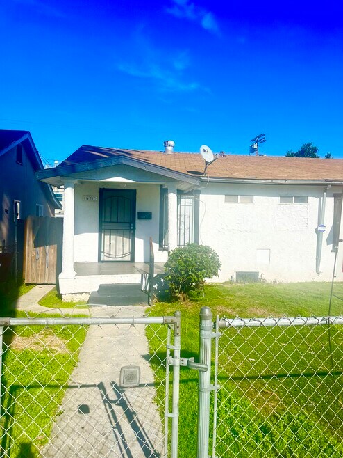 Building Photo - 1511 W 58th Pl