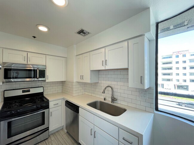 10636 Wilshire Blvd Los Angeles Ca 90024 Apartments Los Angeles Ca Apartments Com