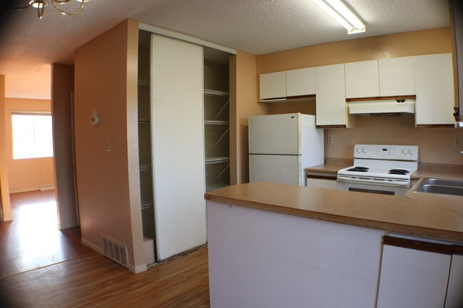 Building Photo - Swan Landing Apartments