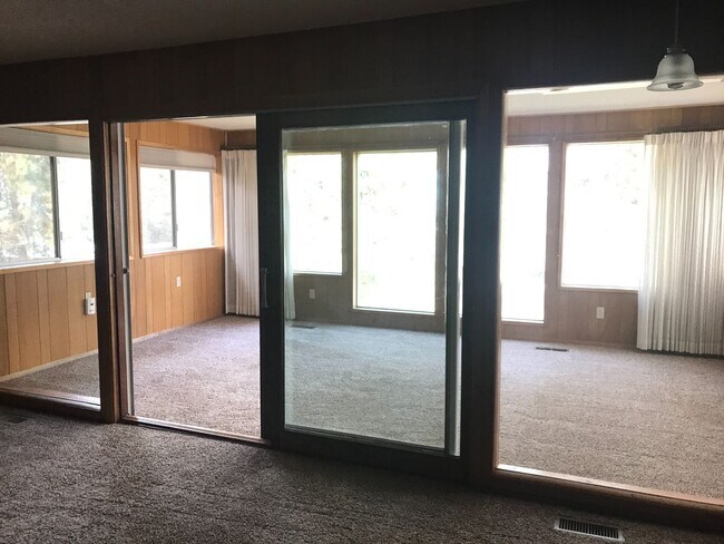 Building Photo - South Hill Charm