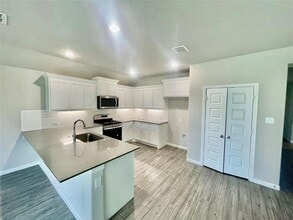 Building Photo - 525 Ardsley Ln