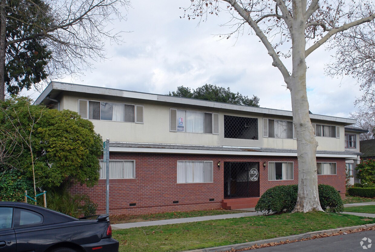 Foto del edificio - Reyal Apartments