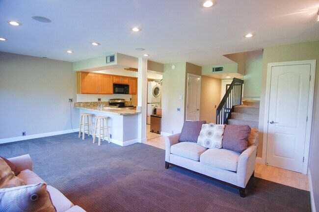 Foto del edificio - 2 Bedroom Condo in Presidential Heights 1 with Private back patio!!