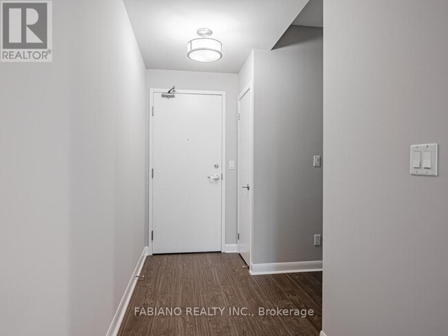 Building Photo - 15 Bruyeres Mews