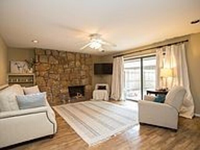 Foto del edificio - 2432 E 55th Pl