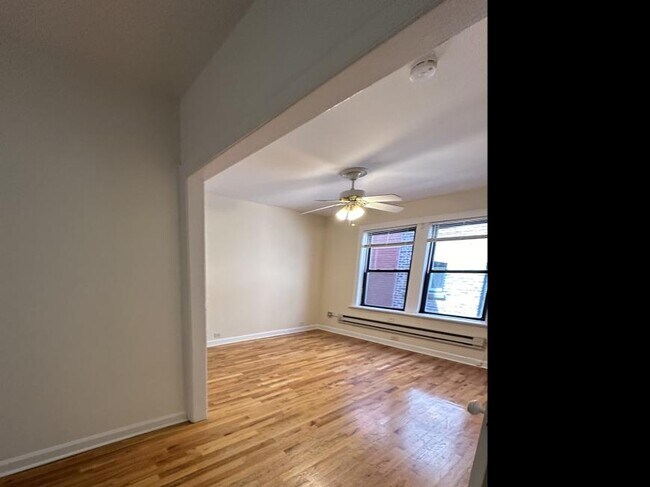 Foto del edificio - 0 bedroom in CHICAGO IL 60657