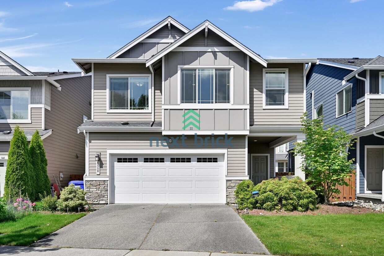 Primary Photo - Spacious 4-Bed & 2.5 Bath Single Family Ho...