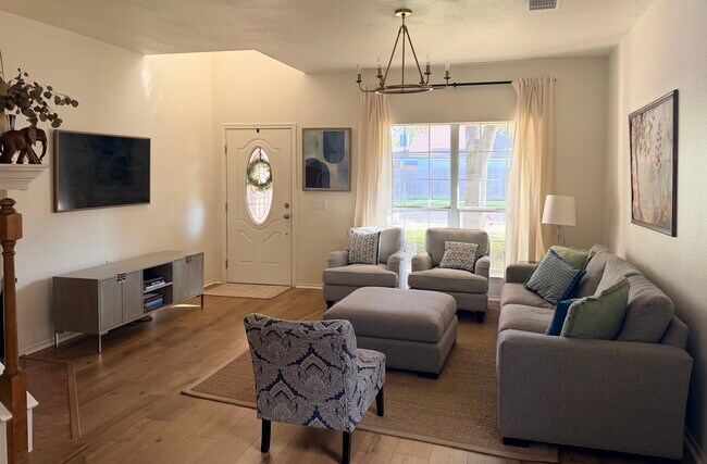 Foto del edificio - 8516 Hillrock Dr