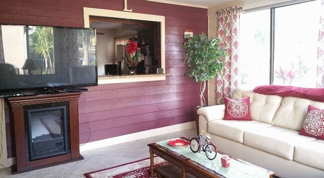 Family Room - 145 Gull Cir N