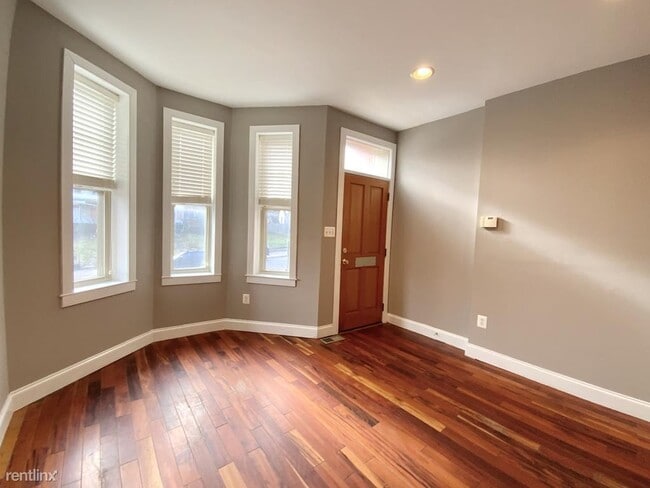 Building Photo - 2 br, 1 bath Townhome - 2822 Frederick Avenue