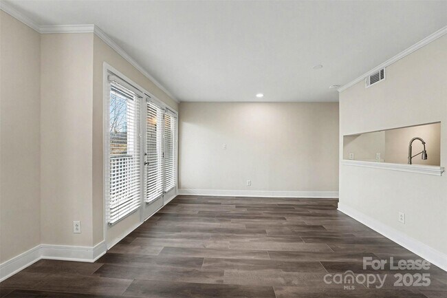 Foto del edificio - 300 S Cedar St