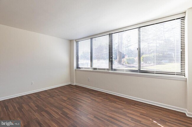 Building Photo - 600 Roosevelt Blvd