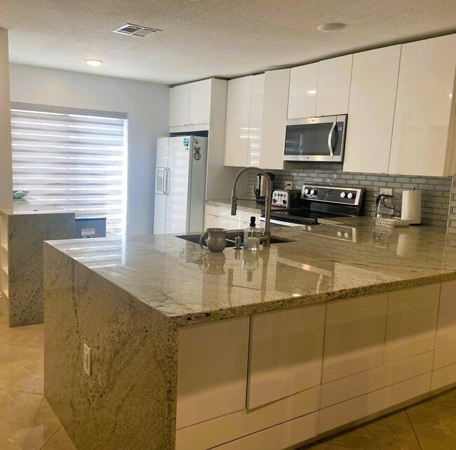 Building Photo - 7810 Lago del Mar Dr