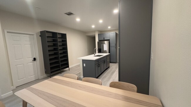 Building Photo - 39391 Tiburon Dr