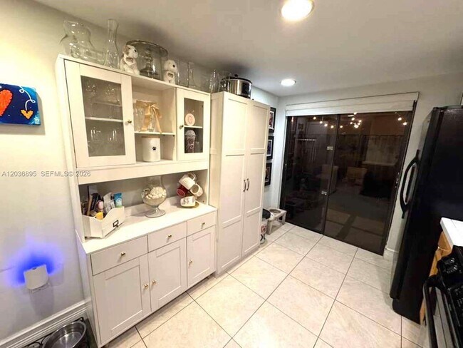 Foto del edificio - 10044 SW 77th Ct