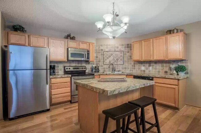 Kitchen - 17560 69th Plz N