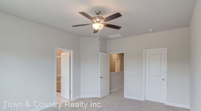 Building Photo - 3 br, 2.5 bath House - 1057 N. Main Street