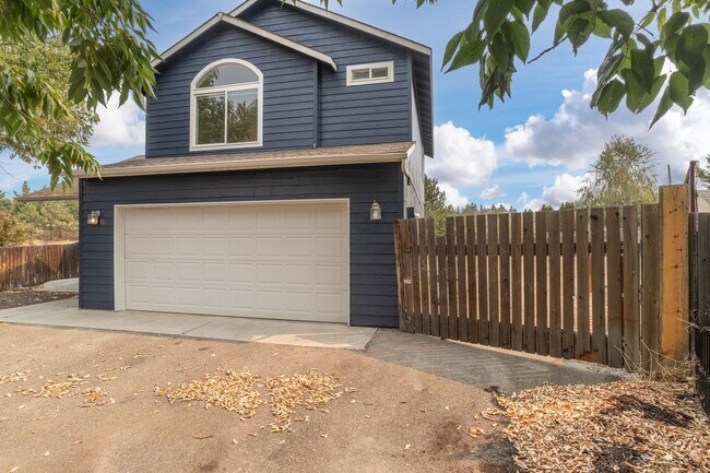 Foto del edificio - Charming 3-Bed, 2-Bath Home with Spacious ...